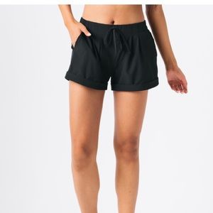 ZYIA🖤NWOT Summer Short Med.